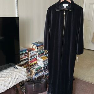 Vintage Norm Thompson Black Long Cosy Robe/Housecoat with Pocket